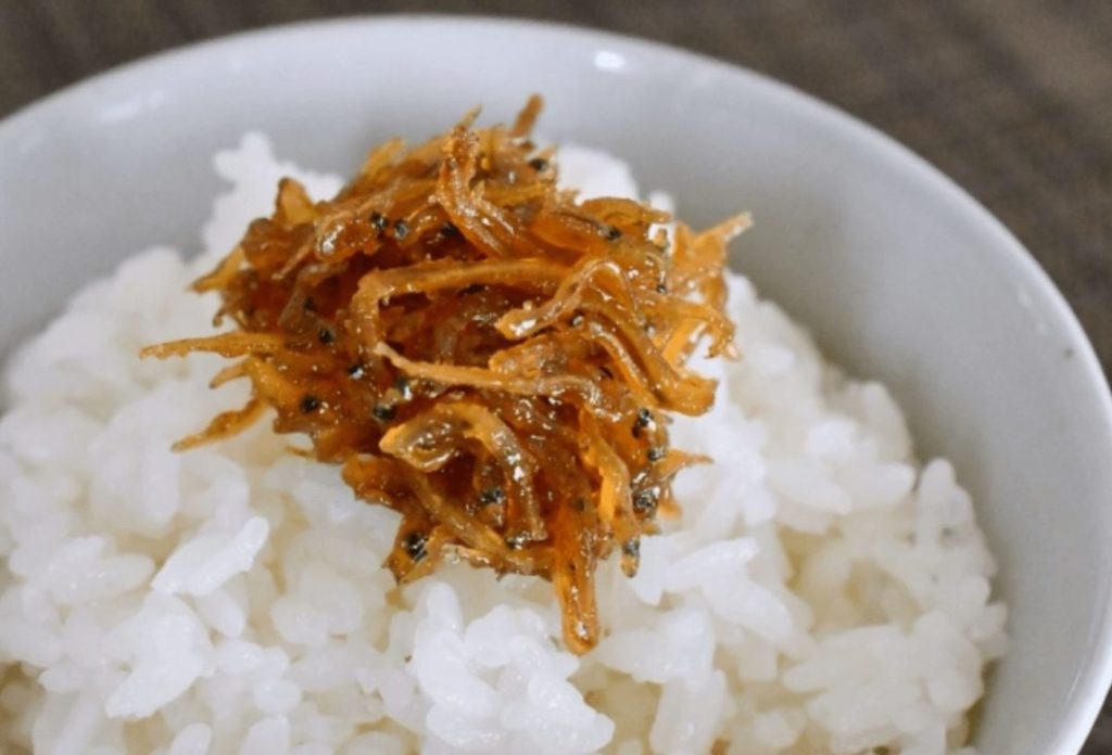 Rice topped with dried and seasoned baby sardines